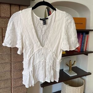 Flowy little white top🌊